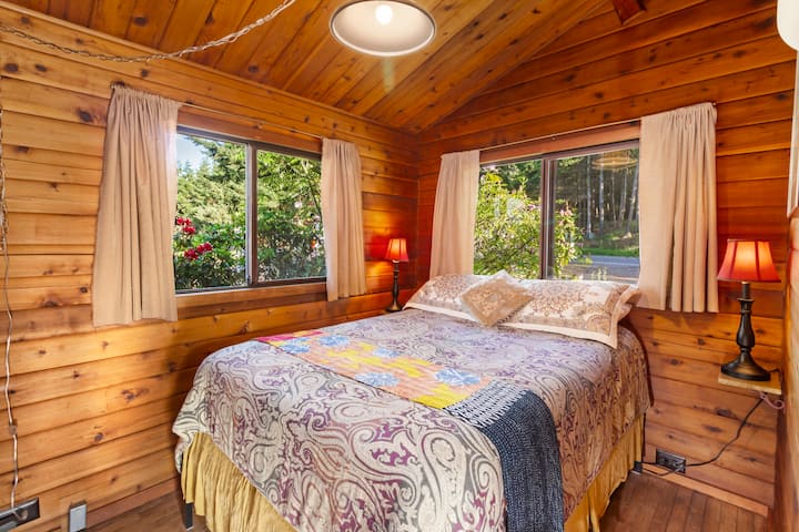 small bedroom with full/double  size bed