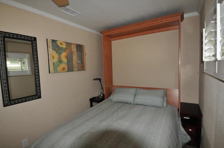 Kitanda cha Malkia cha Chumba cha Kulala cha Mgeni