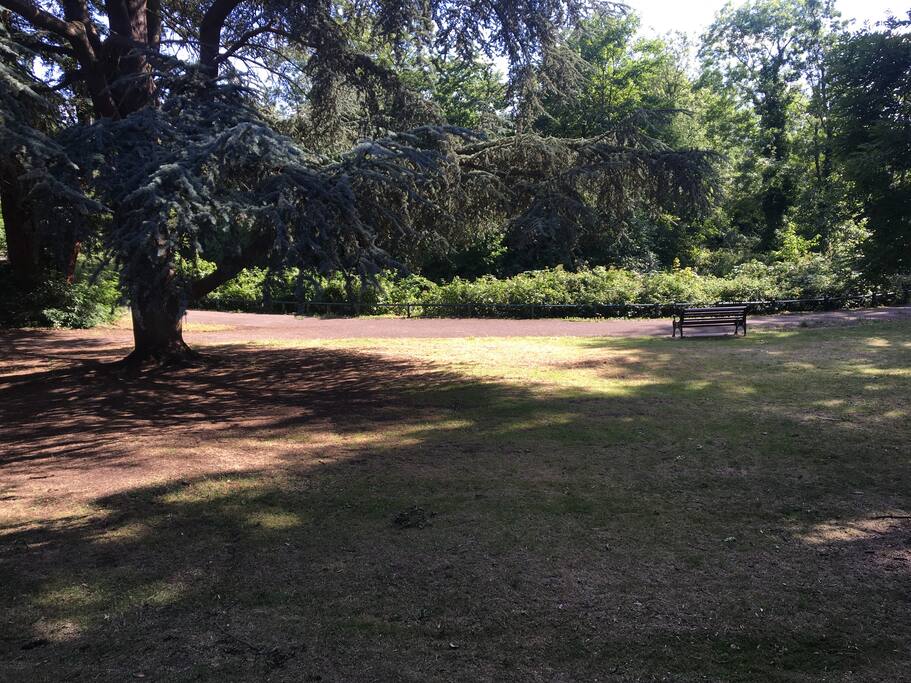 5min walk from Brent Park