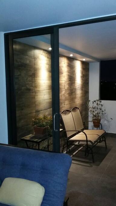Roof Garden cuya vista e iluminación generan un ambiente extraordinario , las puertas corredizas proporcionan esa capacidad de independizar las áreas compartidas