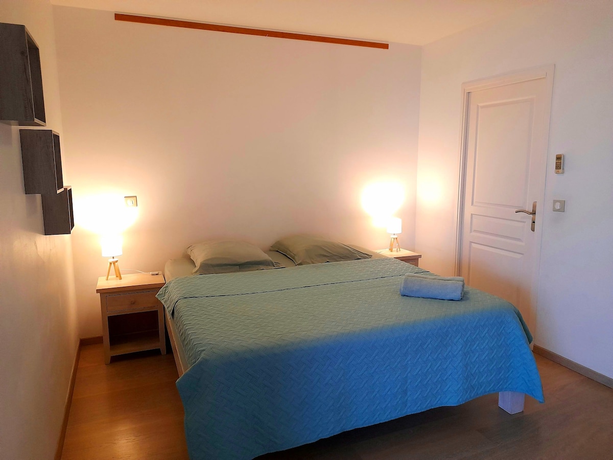 Cama grande y cómoda de 180 x 200 cm