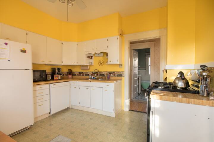 Large 2-Bedroom Apartment with Hot Tub gallery image 4