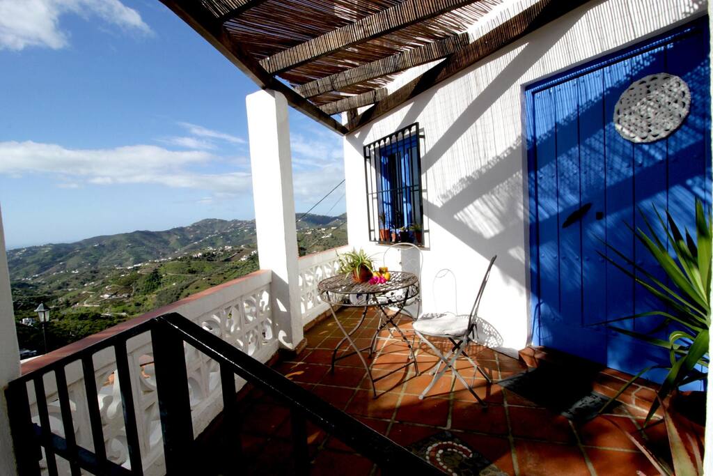 private entrace with own shadowed terrace