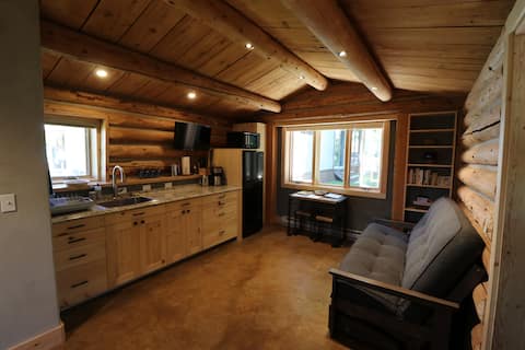 Popular Airbnb listing: Craftsmen Cabin in Crested Butte / Gunnison