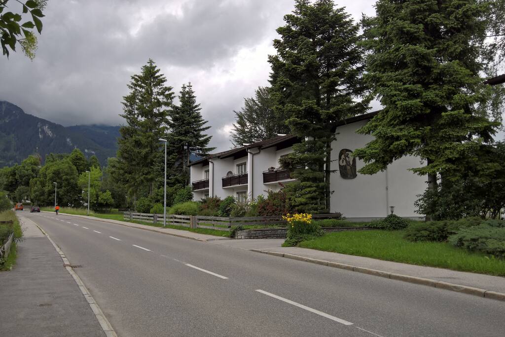 Planseestrasse in Blickrichtung Hahnenkamm
