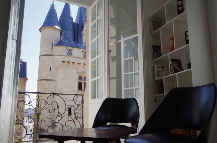 Place du Palais – Centre historique – Grand balcon