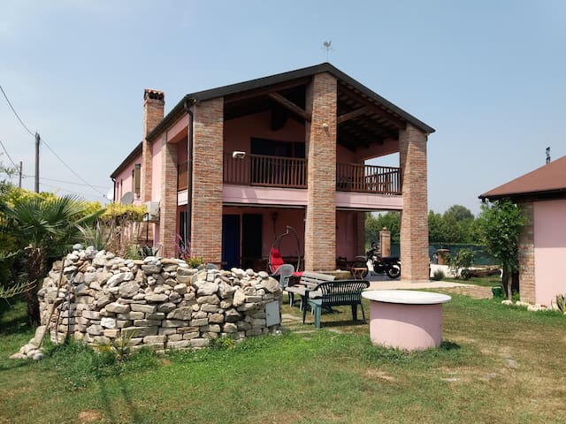 La casa rosa di Claudia