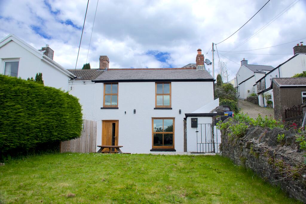 Cwmwl Gwyn Cottage in the heart of the old town Cottages for Rent in