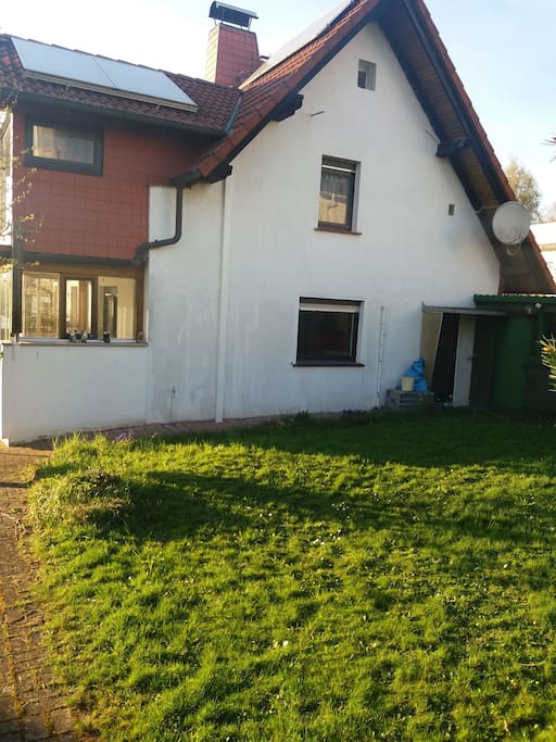 Hintereingang zur Wohnung , mit Nutzung des Gartens / Anlage