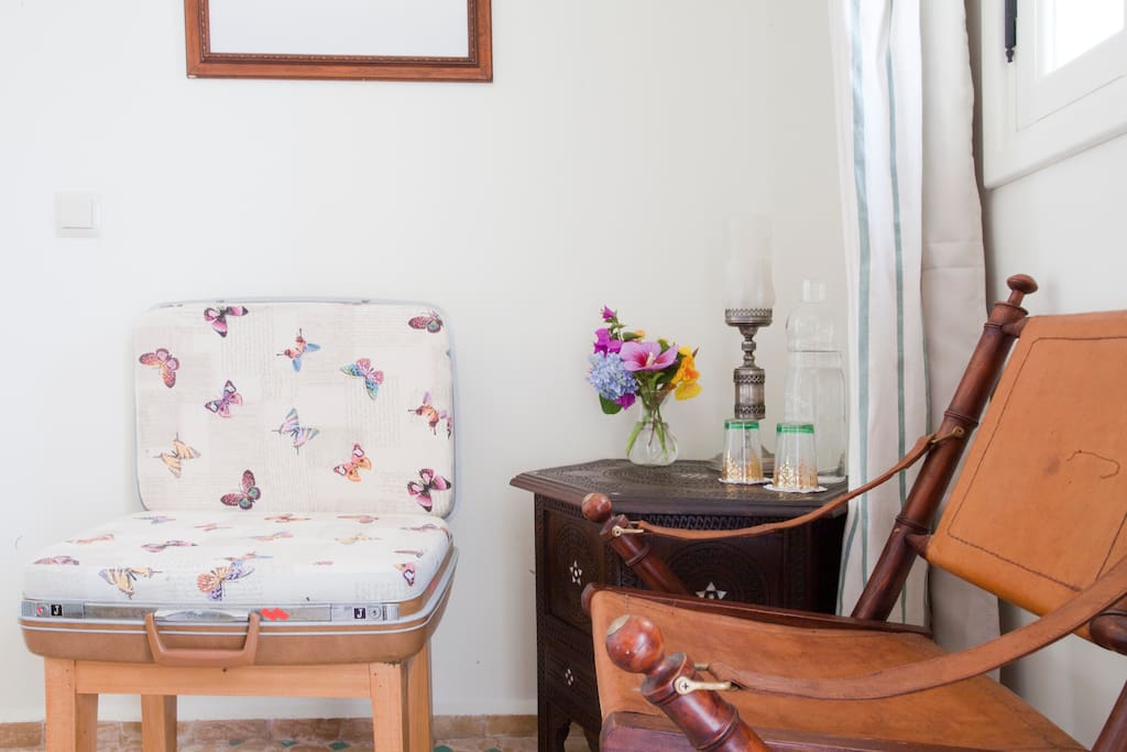 This is a vintage Samsonite luggage that has been in our family that we transformed into a lovely chair.