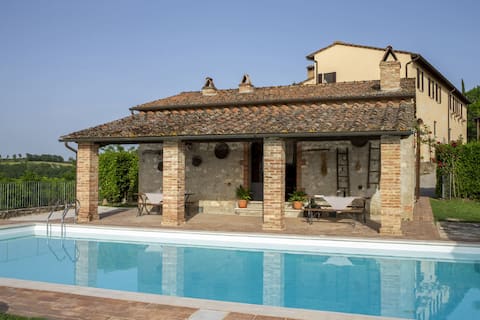 Farmhouse Crete Senesi. Pool+magnificent view