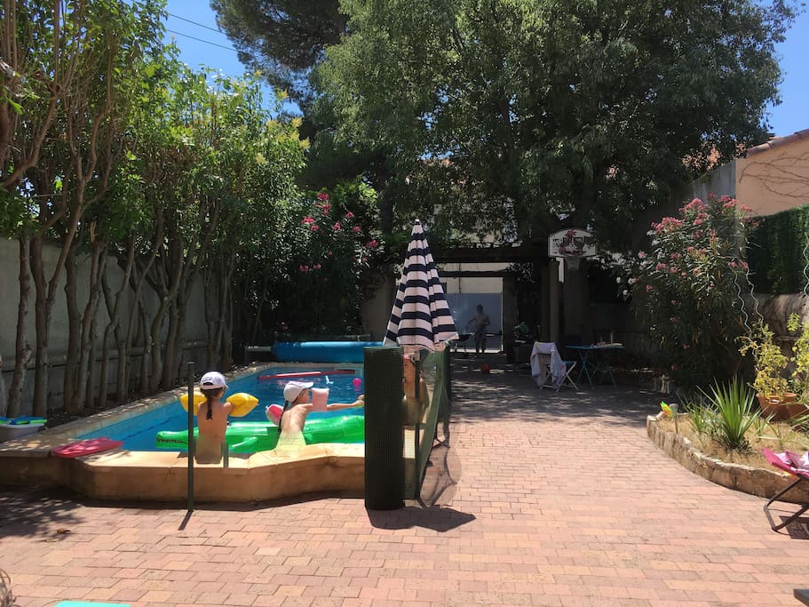 Dis Papa, es ce que je peux aller a la piscine ?