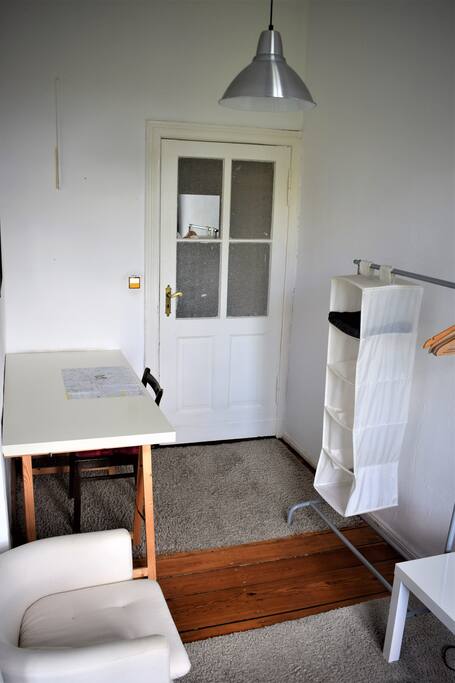 The offered room. 11m² - das angebotene Zimmer.