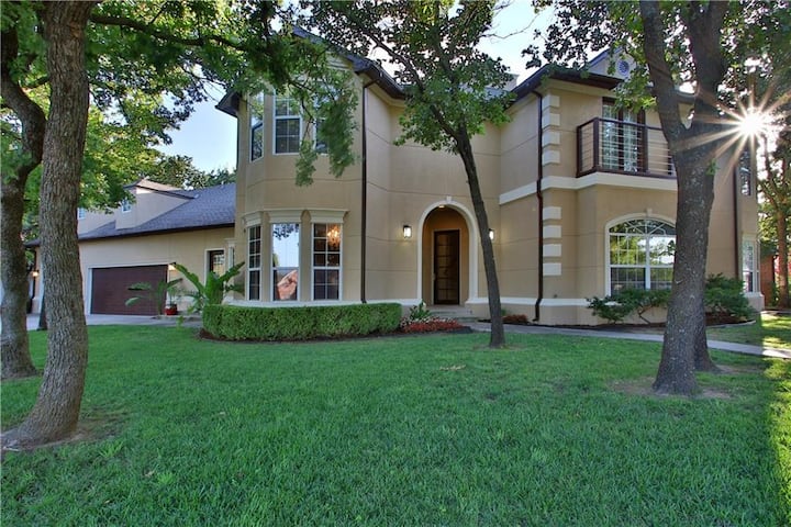 Large, newly renovated home in Edmond, near I-35
