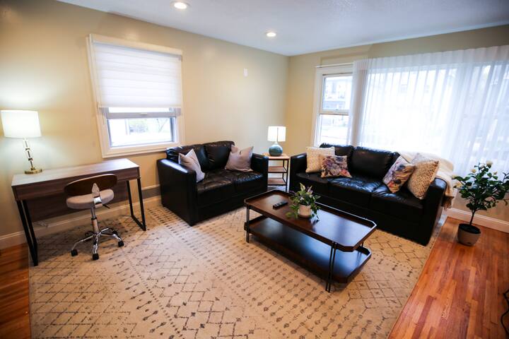 Spacious 5BR3BA home in NE Arts District gallery image 3