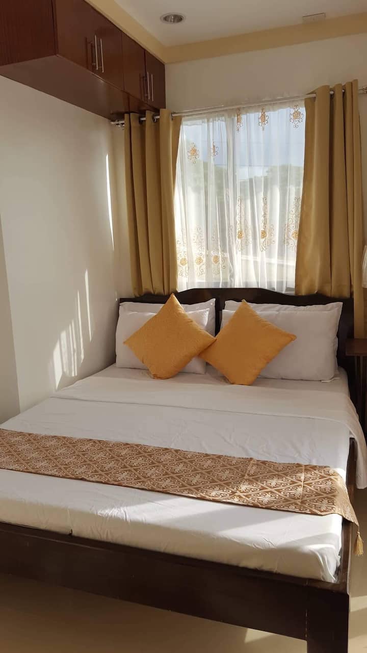 Dormitorio 1, con terraza
Con vistas a Cavanico il Mare Beach Resort
1 cama tamaño queen
1 cuarto de ducha con calentador de agua
con aire acondicionado