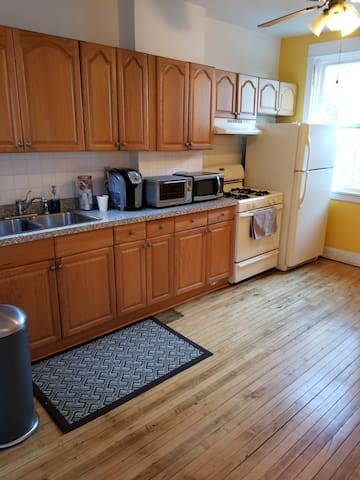 Two units in One! Location! Noble Square gallery image 4