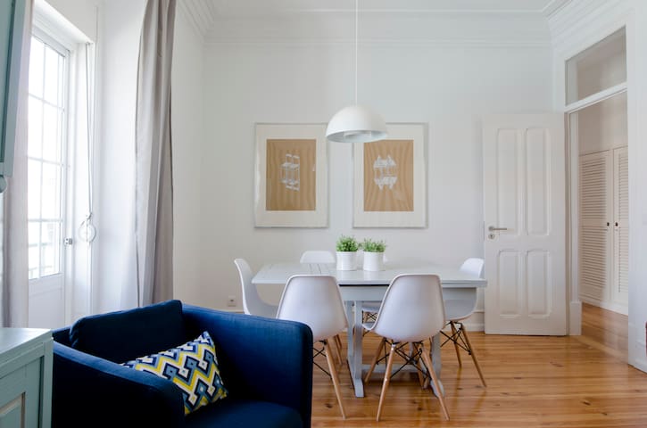 Vintage House – next to the metro