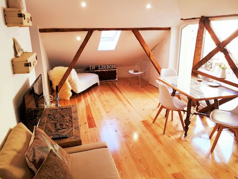 Top Airbnb: Amazing flat with Private Terrace in Lisbon em Estrela