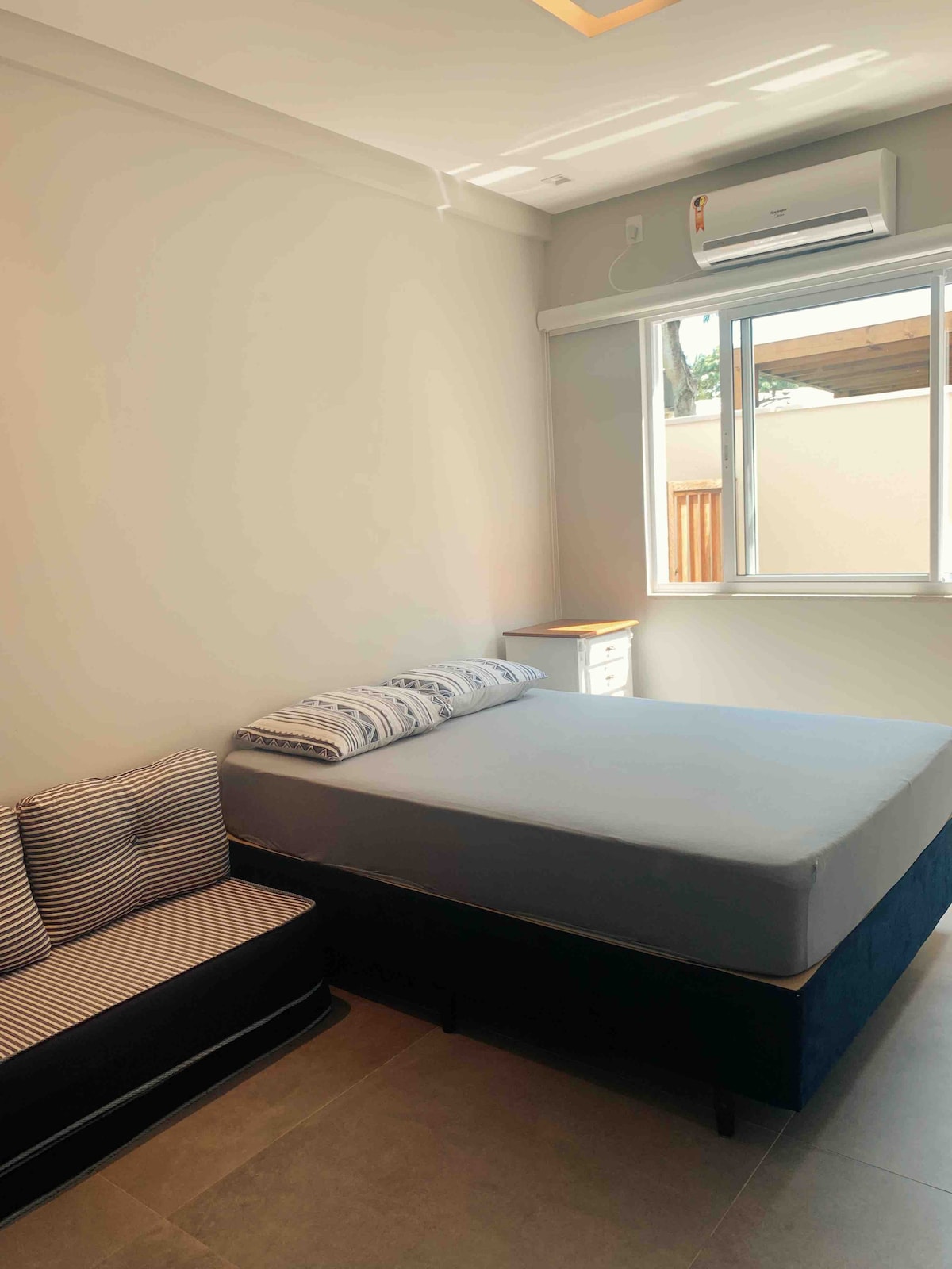 双人床宿舍+额外的床垫 