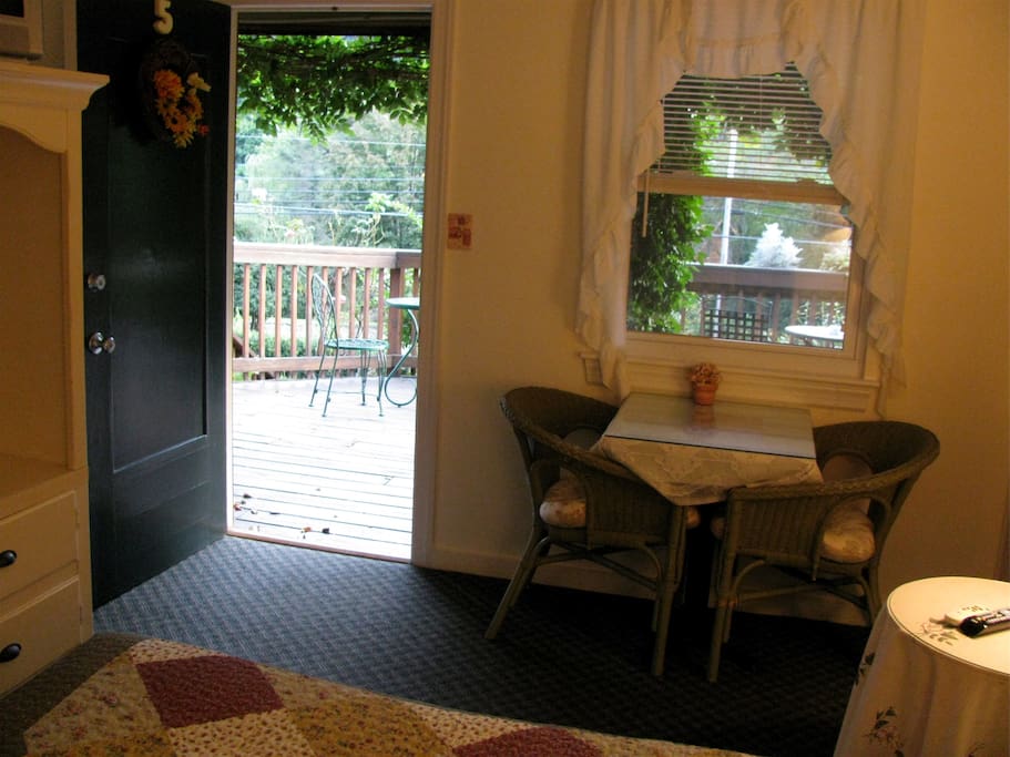 Dinette and access to Deck
