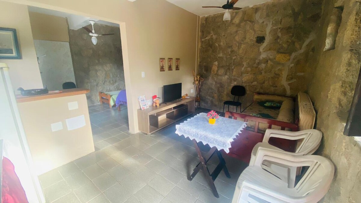 ห้องนั่งเล่นและห้องครัว 