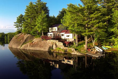 Heavenly Waterfont Cottage with Views to Die For!