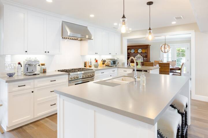 Cape Cod-Style Home near Bird Rock gallery image 4