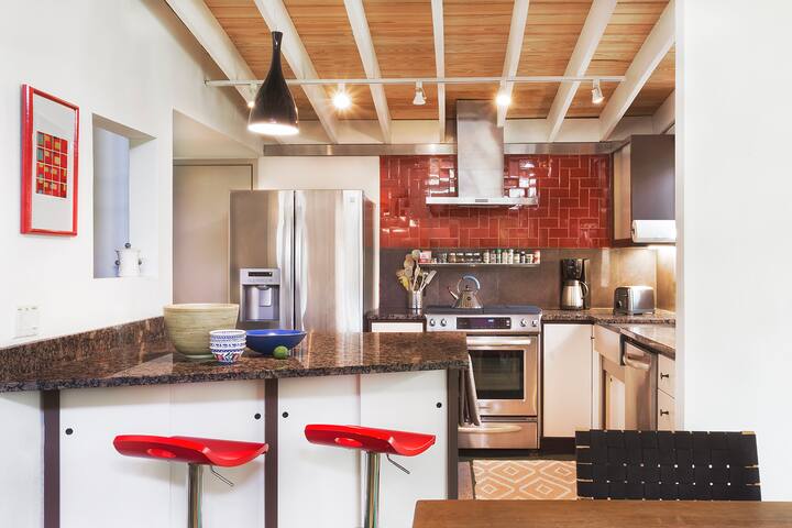 4/3 Central Austin Mid-Century Modern