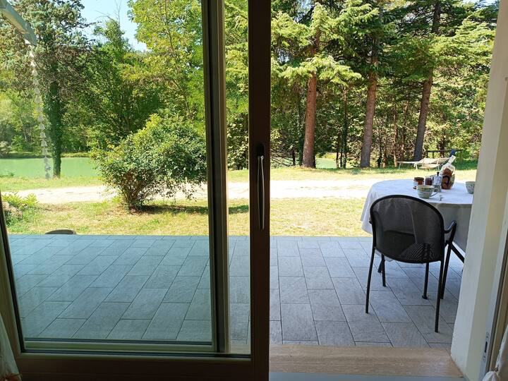 Fountains in the woods
Apartment overlooking the lake