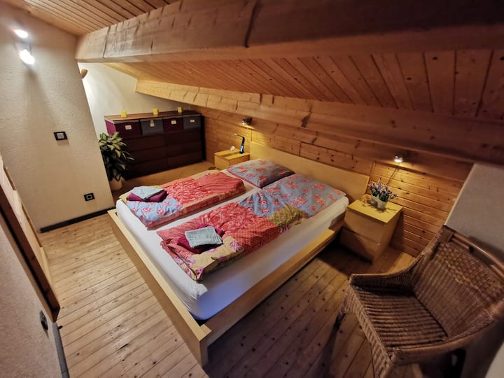 Kitanda chenye ukubwa wa juu: 180x220