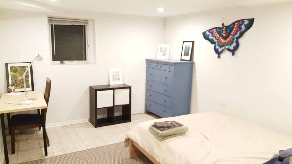 Голема втора соба