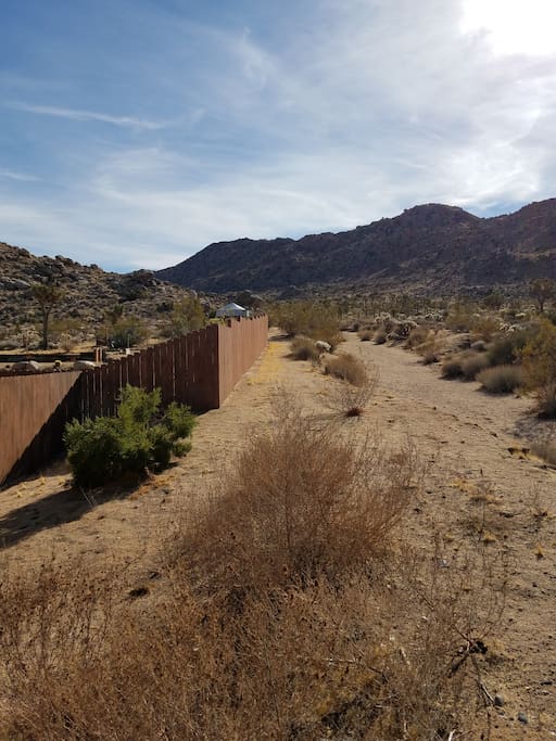 Just steps to the Joshua Tree National Park boundary!
