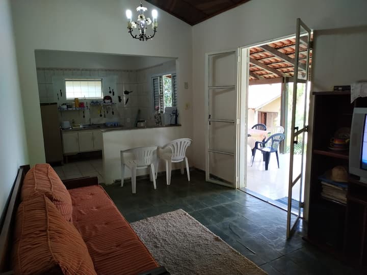 غرفة معيشة في بيت مشترك