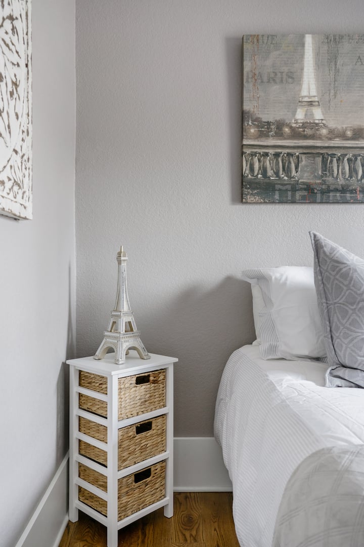 Franse accenten dragen bij aan de charme van dit huisje.