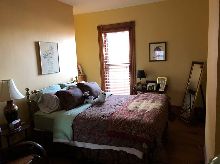 Queen sized bed with 500 count linens