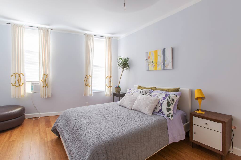 Queen bed with firm mattress for 2