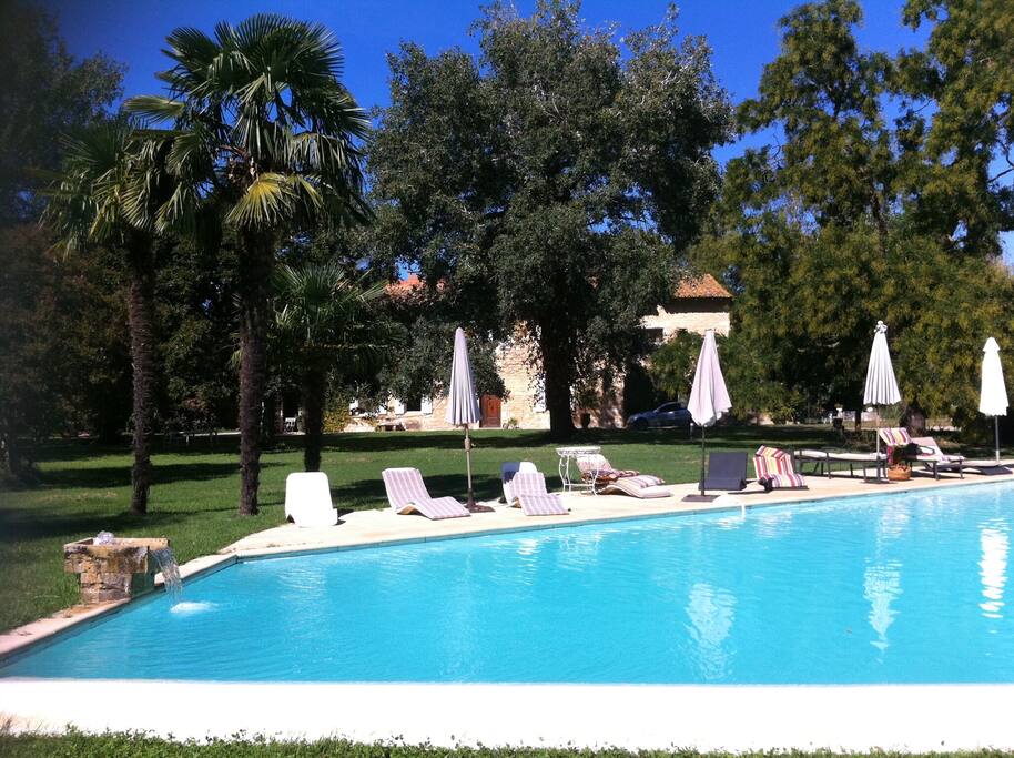 Le mas vu de la piscine