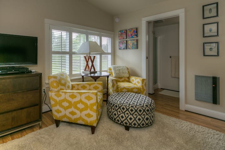 Willamette Valley Riverside Retreat - Monmouth, OR