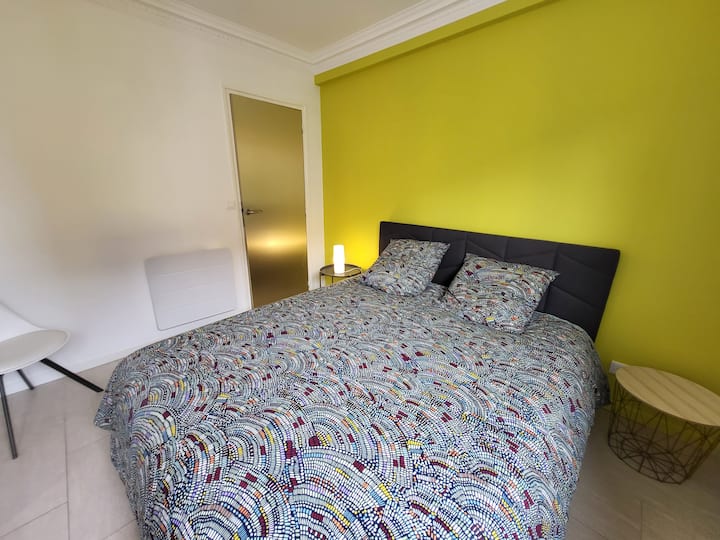 Საძინებელი 2 საშხაპე ოთახით 