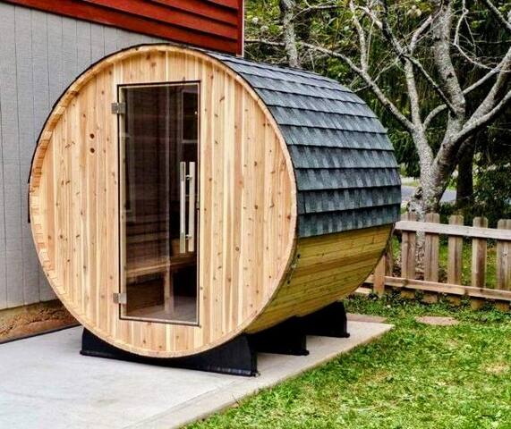 Pup-Friendly Asheville Oasis:Game|Sauna|Hot Tub gallery image 4