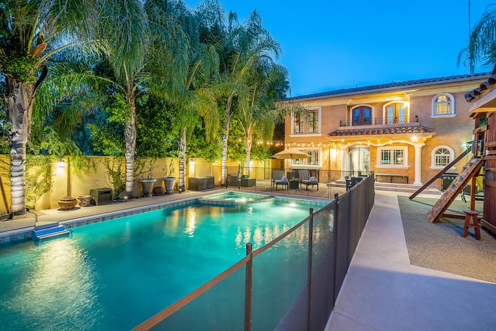 117 Luxury Sherman Oaks Dream Home gallery image 2