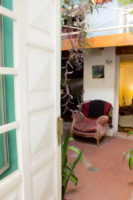 Entrada a la casa, patio interno.
