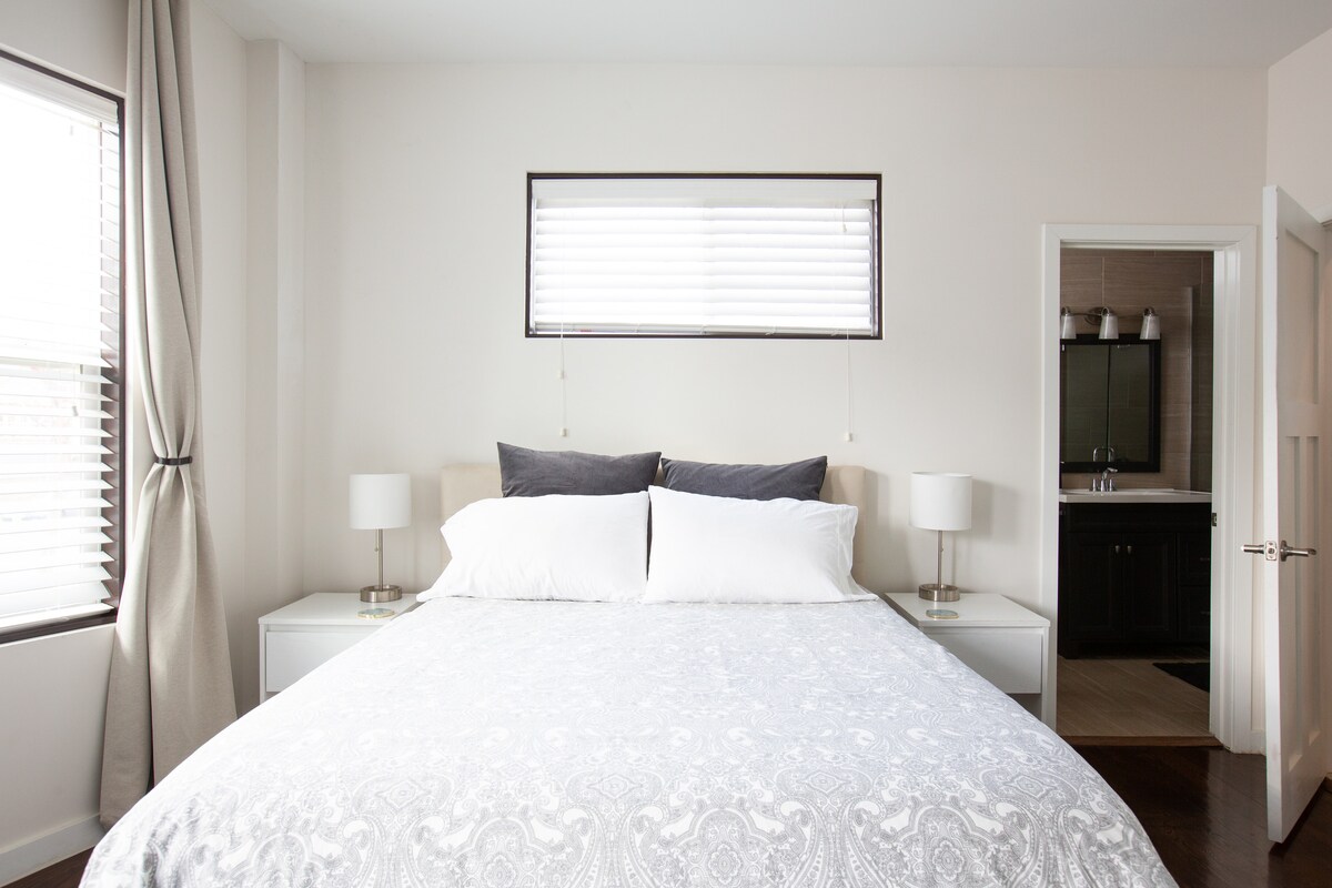 Beautiful Comfy Modern Apartment