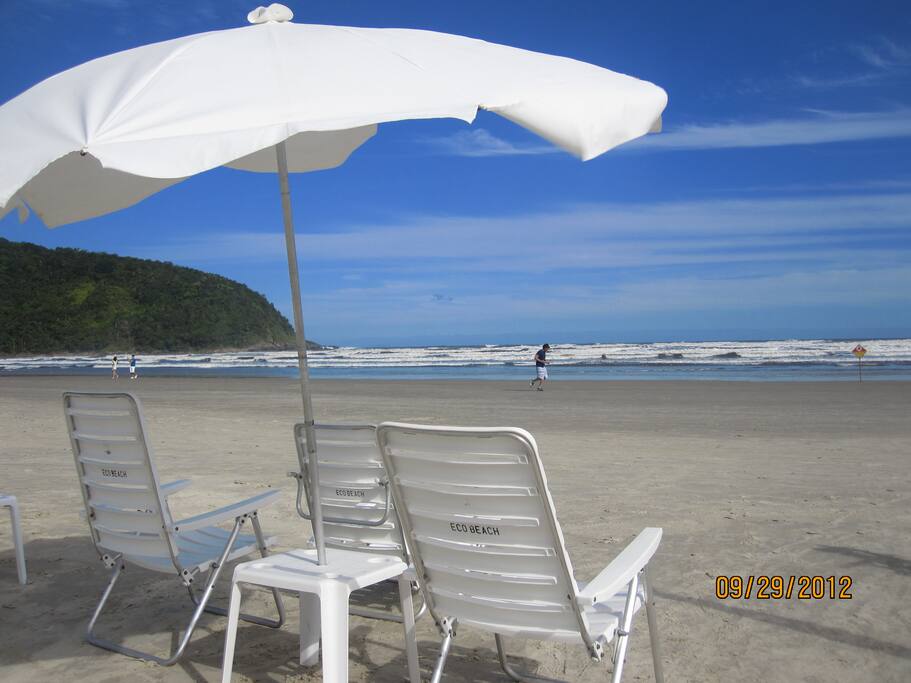 Serviço de praia - 1 Guarda-Sol e 6 cadeiras