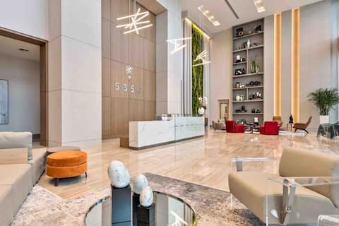 Popular Airbnb listing: Stylish Studio | Resort-Style Amenities in Doral