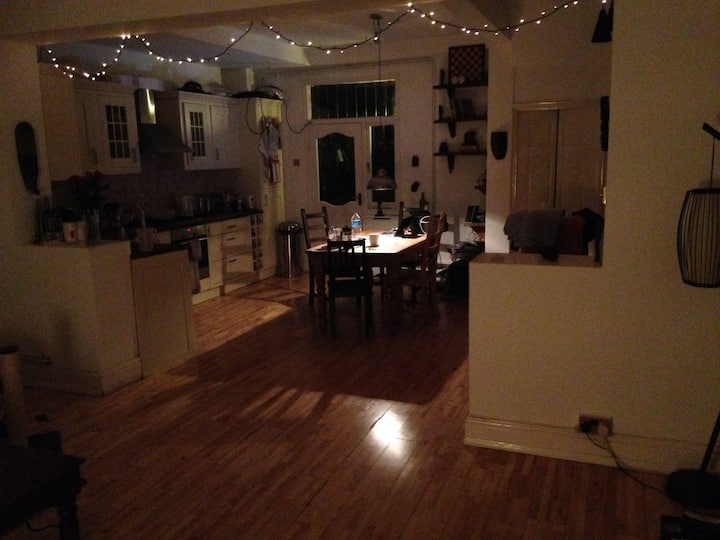 Big, Light, Double Bedroom In Highbury. - Caledon
