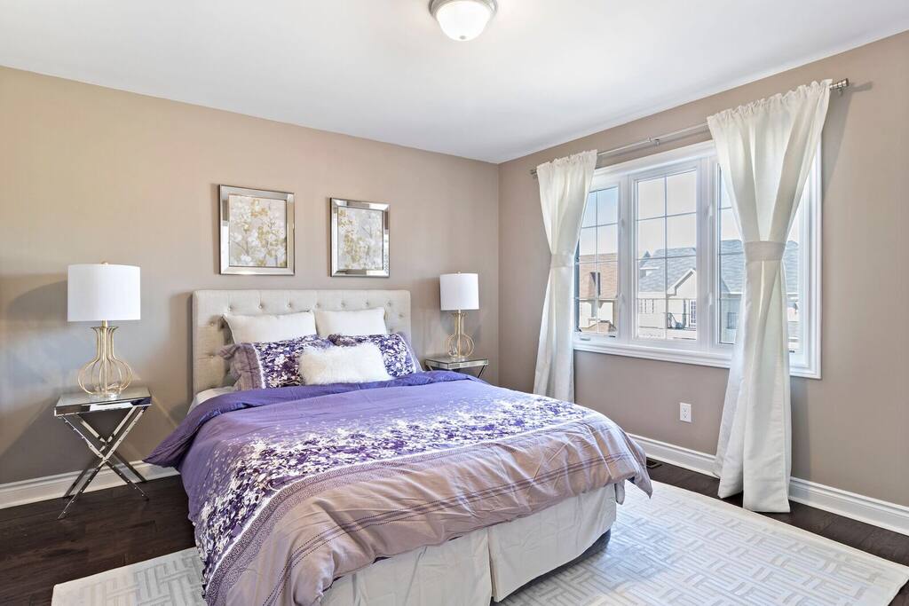 Master on suite ( private full size washroom)