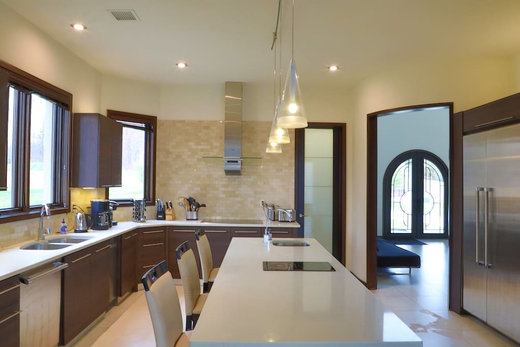 Kitchen with dynamic lighting