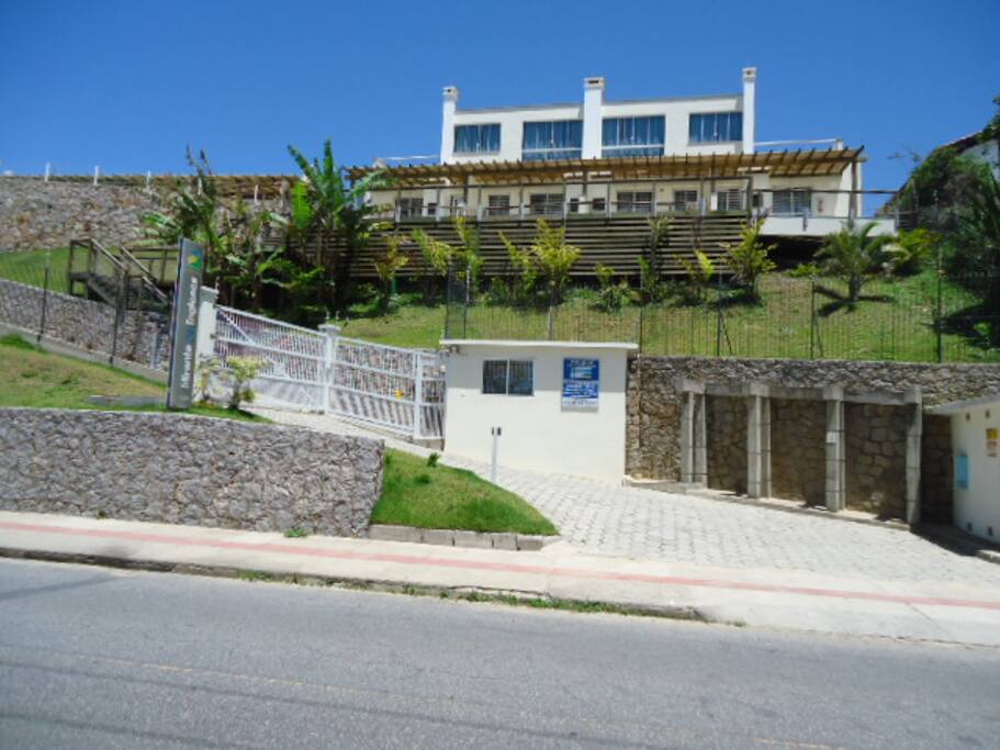 localização no alto realça a vista ao mar